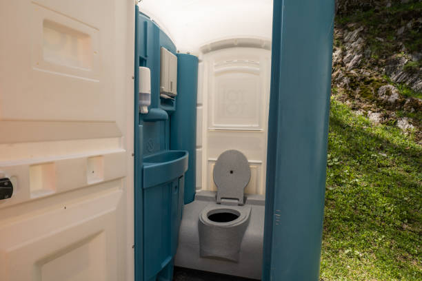Best Portable restroom trailer rental  in Grand Prairie, TX